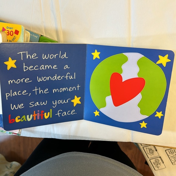COPY - ⛱️2/$5⛱️Welcome Little One , board book , inside cover script, overa… - Picture 14 of 15